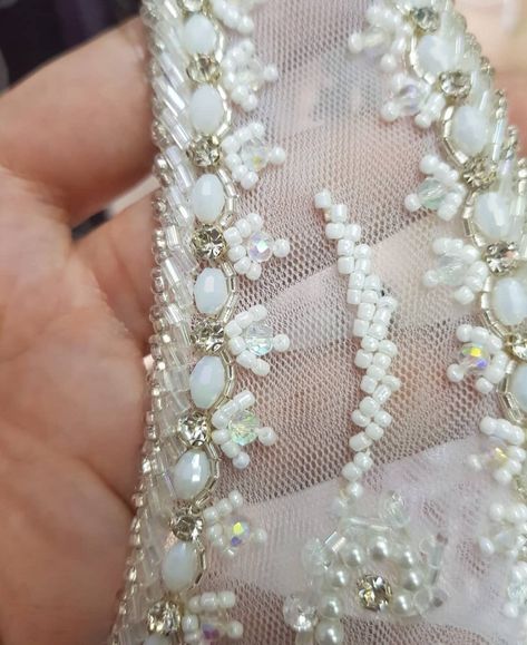 Pola Payet, Macrame Designs, Crochet Macrame, Tambour Beading, Crystal Embroidery, Hand Beaded Embroidery, Pearl Embroidery, Diy Bead Embroidery, Seni Dan Kraf