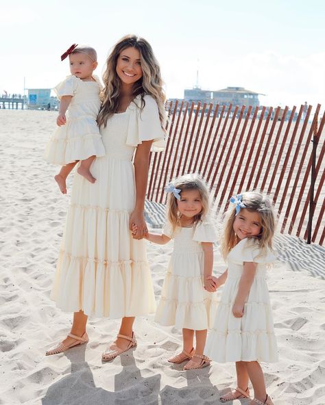 Taytum And Oakley, Mommy Daughter Outfits, Mother Daughter Fashion, Summer Family Photos, Mother Daughter Outfits, Mommy And Me Dresses, Family Picture Outfits, Mommy Daughter, Mommy And Me Outfits