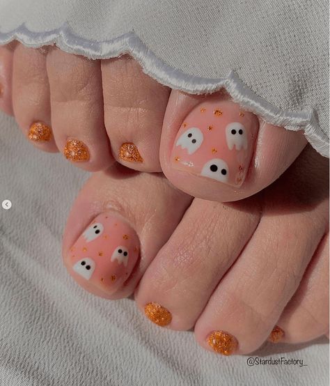 35 Halloween Toe Nails Designs Ghost Toenails, Halloween Pedicure Ideas Toes Toenails, Halloween Pedicure Designs, Halloween Toenails, Halloween Toes Nails Design, Fall Pedicure Designs, Halloween Pedicure, Toe Nail Designs For Fall, Nail Designs Toenails