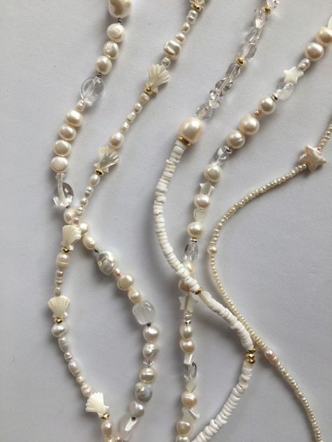 Pearl Beaded Necklaces, Pearl Jewelry Inspiration, Beaded Necklace With Crystals, Pearl Crystal Necklace, Shell And Bead Necklace, Diy Freshwater Pearl Jewelry, Casual Pearl Necklace, Shell Beaded Jewelry, Necklaces With Shells