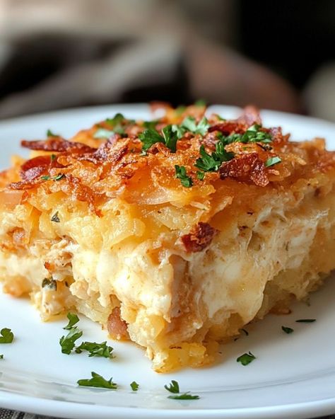 The food disappeared in no time – not even a speck was left behind. Hash Brown Chicken Casserole, Chicken Hash, Chicken Hashbrown Casserole, Casserole Kitchen, Tuna Melt Recipe, Loaded Chicken, Chicken Fajita Casserole, Brown Chicken, Melt Recipe