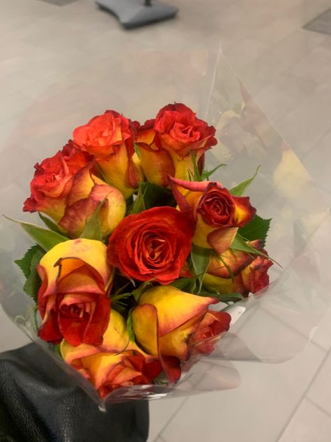 Orange Red Roses, Diwali Flowers, Orange Rose Bouquet, Orange Bouquet, Bf Love, Gf Bf, Orange Roses, Blood Orange, Rose Bouquet