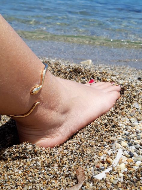 Thigh Bracelet, Snake Anklet, Bracelet Minimal, Handmade Choker Necklace, Gold Leaf Necklace, Chic Gowns, Women Anklets, Gold Anklet, Snake Necklace