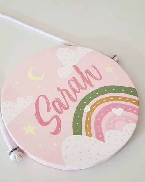 Kids Name Plate For Room, Wooden Circle Painting, Diy Baby Name Signs, Canvas Art Painting Abstract, Name Paintings, Wood Art Diy, Name Plate Design, Circle Canvas, Door Signs Diy