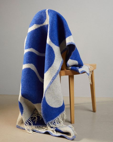 15.6k Likes, 114 Comments - ARKET (@arketofficial) on Instagram: “Update: Due to its popularity, our blue colourway has sold out, and because of our supplier…” Linnea Andersson Blanket, Arket Blanket, Linnea Andersson, Funky Living Rooms, Leaf Texture, Handmade Textiles, Velvet Armchair, Blue Blanket, Blue House