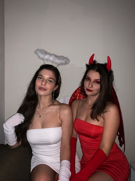 Dancing At A Party, Halloween With Friends, I Have Your Back, Halloween Duos, Hot Halloween, Halloween Costumes For Teens Girls, Halloween Costumes Ideas, Matching Halloween Costumes, Casting Spells