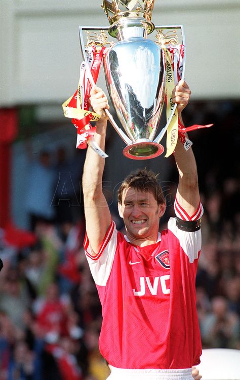 Tony Adams Arsenal Legends, Retro Arsenal, Manchester United Art, Arsenal Fc Wallpapers, Tony Adams, Arsenal Wallpapers, Football Artwork, Fixed Matches, Premier League Teams