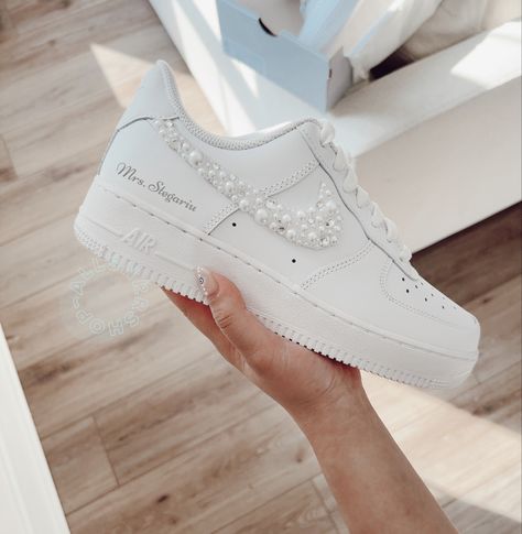 Wedding sneaker for Bride and Groom. Bride Sneakers, Reception Shoes, Bridal Sneakers, Wedding Sneakers, Custom Air Force 1, Dream Wedding Ideas Dresses, Future Wedding Plans, Cute Wedding Ideas, Womens Wedding Shoes