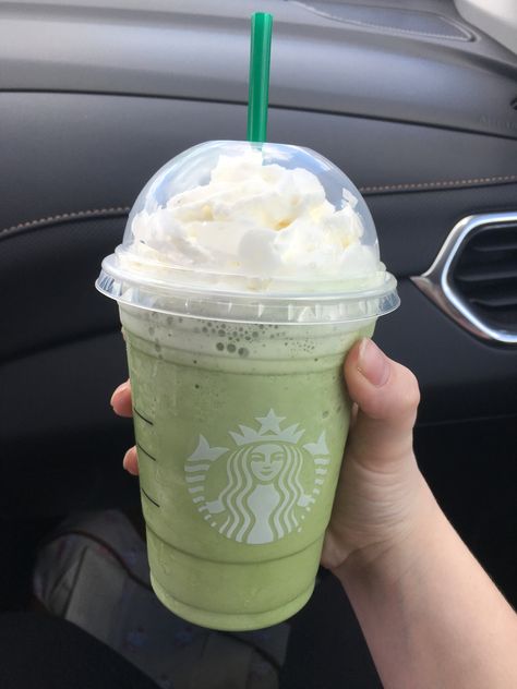 Matcha Tea Aesthetic, Matcha Starbucks, Green Tea Aesthetic, Green Drink, Macha Green Tea, Green Tea Cream, Starbucks Matcha, Cold Starbucks Drinks, Iced Starbucks Drinks