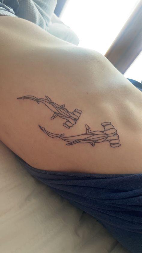 Hammer Head Shark Tattoos Outline, Back Shark Tattoo, Geometric Shark Tattoo, Hammer Head Tattoo, Shark Rib Tattoo, Hammer Head Shark Tattoos, Fine Line Shark Tattoo, Hammerhead Tattoo, Aquatic Tattoo