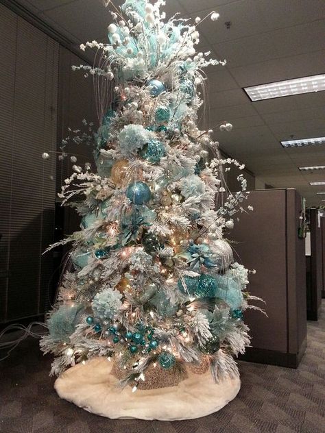 Blue Crystal Christmas Tree, Frozen Tree Christmas, Frozen Theme Christmas Tree, Galantine Party, Texas Christmas Tree, Christmas Salon, Tiffany Christmas, Frozen Christmas Tree, Turquoise Christmas Tree