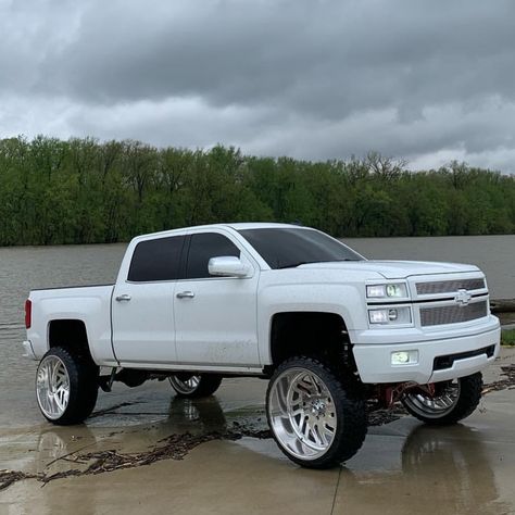 Chevrolet Squatted Truck, Big Chevy Trucks, Country Trucks, Chevy Trucks Silverado, Silverado Truck, Trucks Lifted Diesel, Dropped Trucks, Custom Chevy Trucks, Lifted Chevy