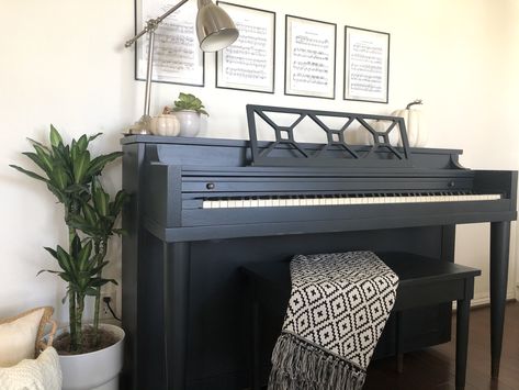 Painting A Piano, Refinish Piano, Piano Room Decor, Piano Restoration, Painted Pianos, Piano Decor, Black Piano, Upright Piano, Piano Room