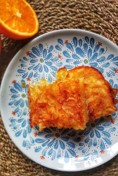 Greek Orange filo pie with syrup Portokalopita – Greek Food Alchemist Ezra Aesthetic, Greek Cakes, Greek Meals, Greek Pastry, Mediterranean Vegan, Greek Night, Food International, Filo Pie, Mediterranean Desserts