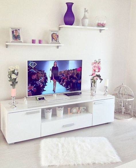 Airbnb Ideas, Simple Living Room Decor, White Furniture Living Room, Living Room Tv Unit Designs, Apartment Living Room Design, Small Living Room Decor, Living Room Decor Cozy, Home Design Living Room, Decor Home Living Room