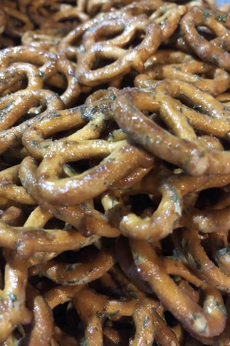 Dill/Ranch Pretzels Pretzel Snack Recipes, Dill Ranch, Ranch Pretzels, Xmas Goodies, Seasoned Pretzels, Pretzel Recipe, Dry Ranch Dressing Mix, Written Recipes, Party Snack Food