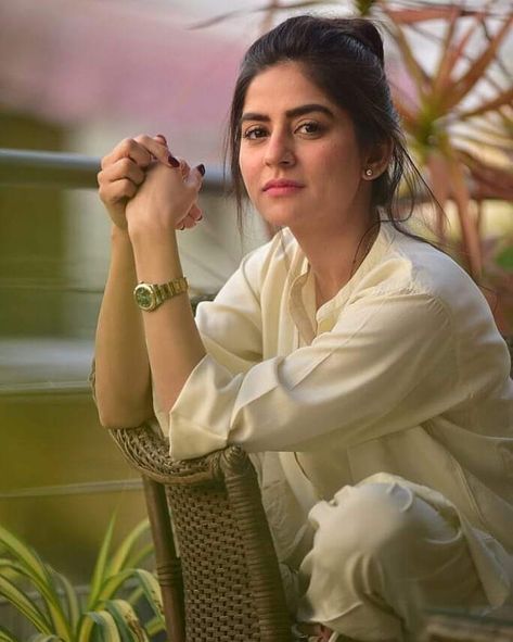 Sanam Baloch Dresses, Ladies Kurti Design, Pakistan Fashion Week, Indian Wedding Poses, Pakistani Celebrities, Business Models, Beautiful Dress Designs, Pakistani Bridal Wear, Pakistani Actress