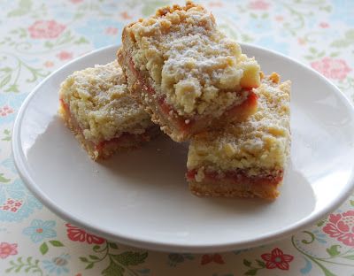 Hungarian Shortbread Hungarian Shortbread, Rhubarb Bars Recipes, Shortbread Crumble, Quince Jam, Shortbread Bars Recipes, Quince Paste, Rhubarb Bars, Raspberry Crumble, Short Bread