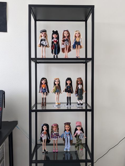 inst @xoxo_bratz Bratz Gift Ideas, Bratz Display, Bratz Collections, Diy Princess Room, Collection Shelves, Brat Doll, Barbie Room, Princess Diy, Kawaii Things