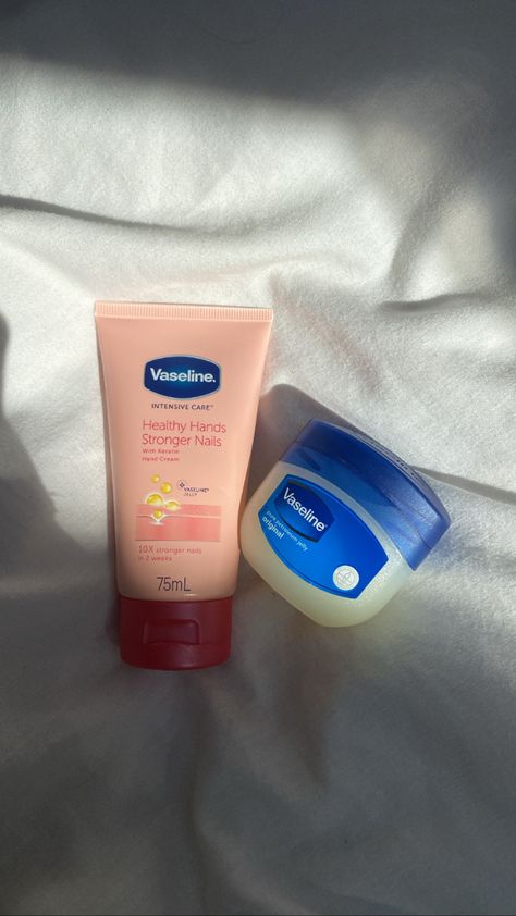 Vaseline Lotion, Vaseline Jelly, Pimples Under The Skin, Jazmin Bean, Wishlist 2024, Basic Skin Care Routine, Perfect Skin Care Routine, Healthy Skin Tips, Facial Skin Care Routine