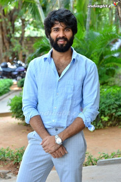 Vijay Devarakonda Vijay Devarakonda Hairstyle, Vijay Devarakonda Photos, Mens Fashion Suits Casual, Vijay Deverakonda, Beard Styles Short, Vijay Actor, Vijay Devarakonda, Most Handsome Actors, Indian Men Fashion