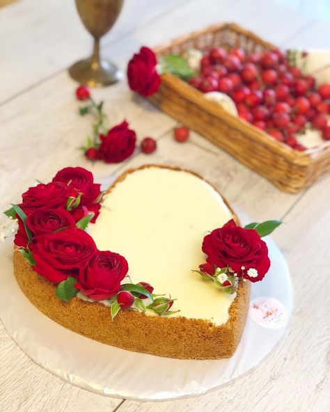 Decorated Cheesecake, Cake Batter Recipes, Lazy Cake, Birthday Cheesecake, Patisserie Fine, First Communion Cakes, Mexican Dessert Recipes, Valentine Desserts, Creative Cake Decorating