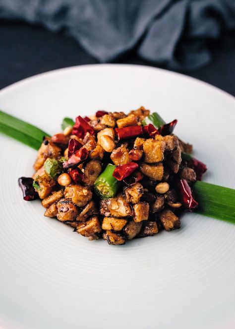 These vegan King Pao Mushrooms are an exclusive recipe from Hannah Che's brand-new cookbook The Chinese Vegan Kitchen. Vegan Kung Pao, Vegan Mushroom Recipes, Rice And Fish, Jazzy Vegetarian, Fruit Sides, Meatless Mains, Asian Ingredients, Mushrooms Recipes, Vegan Chinese