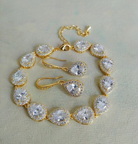 Prom Bracelet, Prom Jewelry Sets, Jewelry Princess, Gold Prom, Bracelet And Earring Set, Earring Wedding, Prom Earrings, Bracelet Box, Gold Jewelry Sets