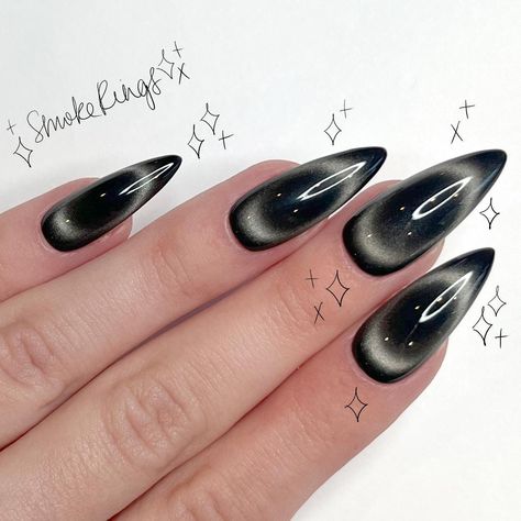 Silver Chrome And Black Nails, White Smokey Nails, French Inspired Nails, Alt Nail Inspo Almond, Smokey Nails Design, Booktok Nails, Black Smokey Nails, Cat Eye Nails Halloween, Black Cat Eye Nail