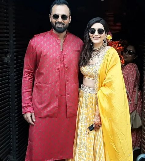 Karishma Tanna’s pre-wedding functions have been taking the internet by storm. Karishma and her real-estate businessman boyfriend, Varun Bangera tied the knot on February 5, 2022. While it was their haldi ceremony on February 3, 2022, the actress had hosted a grand mehendi ceremony on February 4, 2022, and social media is buzzing with pictures and videos from the same. Now, we have got hold of Karishma's bridal entry video.
 
 For her mehendi ceremony, Karishma Tanna and Varun Bangera ha Entry Video, Bandhani Lehenga, Pastel Lehenga, Haath Phool, Karishma Tanna, Bridal Entry, Gala Time, Her Laugh, Mehendi Ceremony