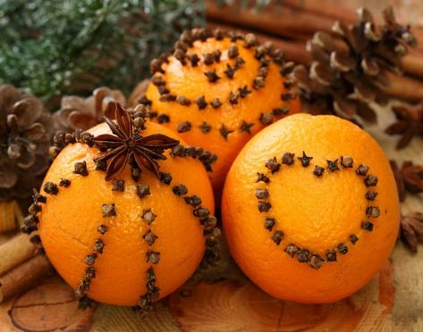 Orange Christmas Decor, Orange Pomanders, Yule Crafts, Winter Solstice Celebration, Old Fashioned Bread Pudding, Deco Orange, Pomander Balls, Hygge Christmas, Christ Centered Christmas