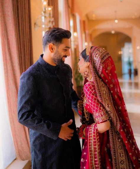 Cricketer Haris rauf wedding pics, photos, Muzna Masood Malik photoshoot pictures. Haris Rauf Wedding, Wedding Pictures With Family, Muzna Masood Malik, Haris Rauf, Mehandhi Designs, Asian Wedding Dress Pakistani, Latest Bridal Lehenga, Bussines Women Lifestyle, Asian Wedding Dress