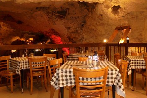 7 Of The Most Unusual Restaurants In Arizona Surprise Arizona Restaurants, Page Arizona Restaurants, Grand Canyon Caverns, Arizona Day Trips, Tuscon Arizona, Adventure Goals, Surprise Arizona, Arizona Restaurants, Travel Arizona