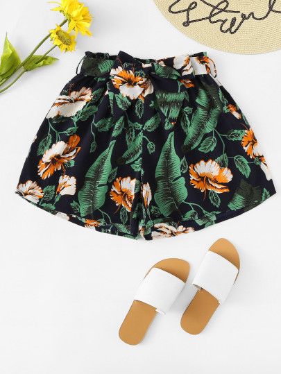 Short Social, Shorts With Belt, Black Capris, Older Women Fashion, Shorts Outfit, Women Shorts, Clothing Photography, Belted Shorts, Comfy Shorts