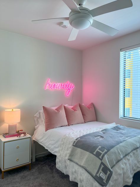 Blush Apartment Decor, College Neon Sign, Neon Sign Over Bed, Dorm Neon Sign, Hermes Blanket Bedroom, Neon Sign Room Decor, Neon Dorm Room Aesthetic, College Apartment Bedding, First College Apartment