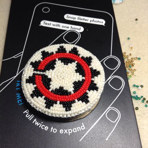 navajo basket, im no longer accepting orders for popsockets #justsharing #popsockets Beaded Popsocket, Métis Beading, Navajo Basket, Native American Beadwork Earrings, Native American Beadwork Patterns, Native Beading, Native Beading Patterns, Pop Sockets, Beaded Earrings Native