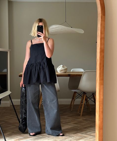 Hair • Instagram Grey Bag Outfit, Dress Over Jeans, Vest Outfits For Women, Dragon Diffusion, Dress Over Pants, Sandals Birkenstock, Sweater Vest Outfit, Jeans Tank Top, Streetwear Inspo