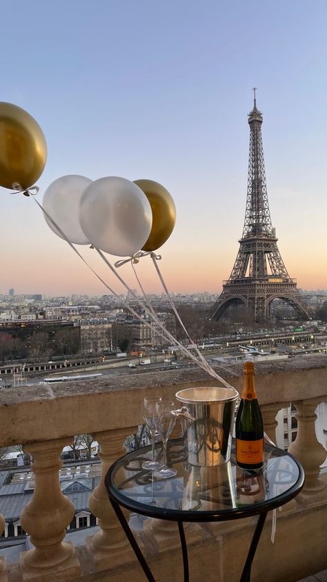 Paris 21st Birthday, 30th Birthday In Paris, Birthday In Paris, Happy Birthday Paris, Princess Lifestyle, Plaza Athenee Paris, Paris Proposal, 20th Bday, Vision Board Party