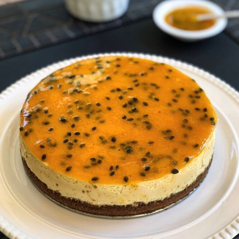 Passion Fruit Cake, Passionfruit Cheesecake, Fruit Cheesecake, Passionfruit Recipes, Passion Fruit Juice, Baked Fruit, Easy Cheesecake Recipes, Cream Cheese Recipes, Food Cakes