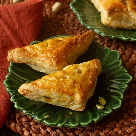 Savory Roast Sweet Potato Puff Pastry Turnovers Sweet Potato Puff Pastry Recipes, Sweet Potato Pastry, Potato Puff Pastry, Potato Pastry, Puff Pastry Turnovers, Pastry Turnovers, Comfort Food Appetizers, Puff Pastry Ingredients, Potato Puffs