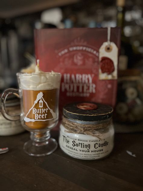 Hand crafted Sorting Candle all natural. This candle will burn down revealing your house color. Harry Potter Candle, Velas Aesthetic, Candle Wraps, Harry Potter Candles, Elsa Coloring, Themed Candles, Harry Potter Butter Beer, Beer Candle, Elsa Coloring Pages