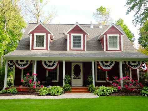 4th of July Decor. Red, White & Blue Americana Bunting on Front Porch. Fourth Of July Front Porch Decor, Porch Bunting, Fourth Of July Front Porch, Americana Party, Pretty Porches, Book Shoot, Patriotic Porch, Blue Bunting, Porch Parties