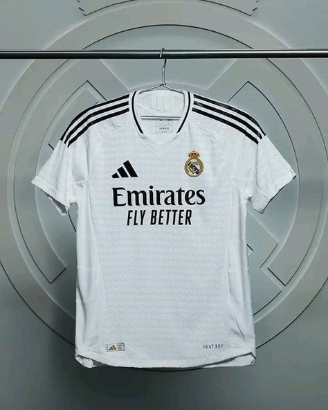 Real Madrid New Kit, Real Mardid, Real Madrid Home Kit, Real Madrid Basketball, Madrid Girl, Real Madrid Kit, Best Soccer Shoes, Real Madrid Photos, Real Madrid Shirt