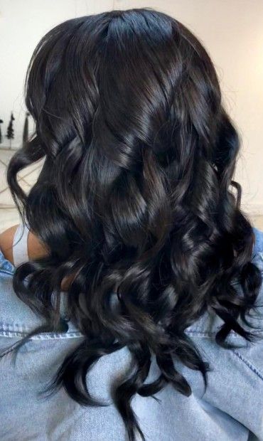 Hair Color Spring, Dark Hair Black, Black Hair Curls, Curled Hairstyles For Medium Hair, Medium Length Curls, Mocha Hair, Ulzzang Hair, Light Curls, Black And White Party