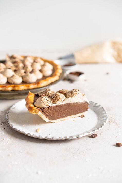 Mocha Cream pie with espresso whipped cream Coffee Cream Pie, Mocha Cream Pie, Chocolate Pudding Pies, Espresso Whipped Cream, Mocha Pie, Mocha Pudding, Blind Bake Pie Crust, Baking With Chocolate, Coffee Pie