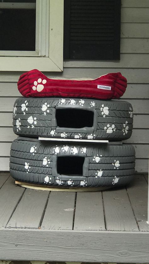 Tire Cat House Outdoor, Outside Cat House, Outdoor Cat Shelter, Feral Cat Shelter, Cat Houses Indoor, Dogs Diy Projects, Outdoor Dog House, Cat Tree House, Cat House Diy