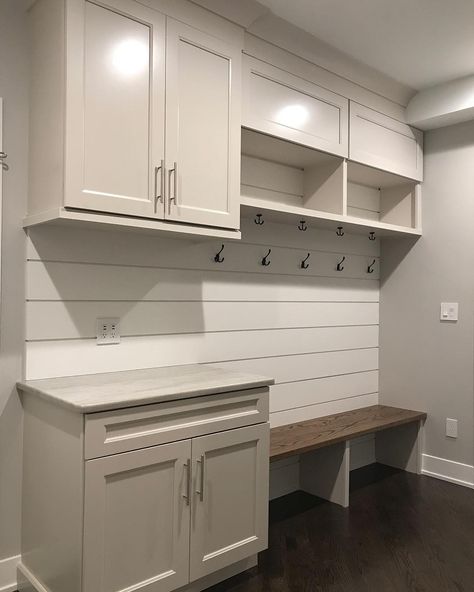 Mudroom Design Ideas, Interior Design Hospitality, Mudroom Remodel, Laundry Room Update, Garage Storage Inspiration, Ranch House Remodel, Mudroom Makeover, Dream Laundry Room, Mudroom Decor