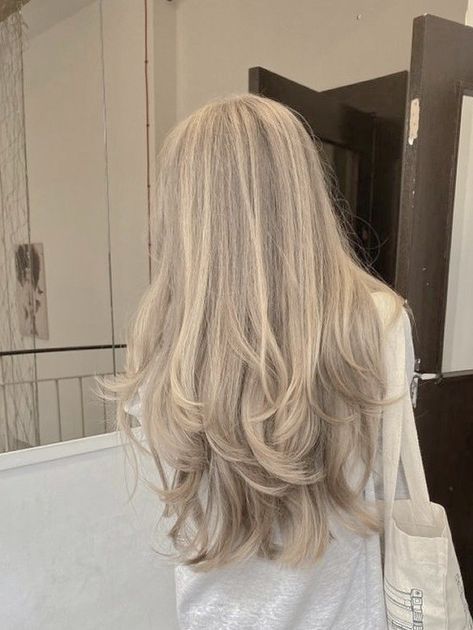 Ash Vanilla Blonde Hair, Pure Diamond Blonde Hair, Cold Hair Color Ideas, Warm Creamy Blonde Hair, Icy Cool Blonde Hair Color, Cool Ashy Blonde Hair, Cool Tone Dirty Blonde Hair, Very Light Ash Blonde Hair, Pearl Ash Blonde Hair