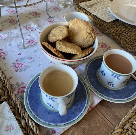 English Tea Aesthetic, Rina Core, Palmier Cookies, Tea And Biscuits, Tea Aesthetic, English Breakfast Tea, Tea Biscuits, English Breakfast, English Tea