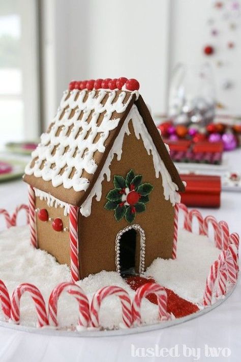 gingerbread candy cane fences | candy cane fence great also like pretzel fences Easy Gingerbread House, Gingerbread Inspiration, Gingerbread House Candy, Gingerbread House Parties, Gingerbread House Designs, All Things Gingerbread, Gingerbread Party, Gingerbread Village, Gingerbread House Decorations